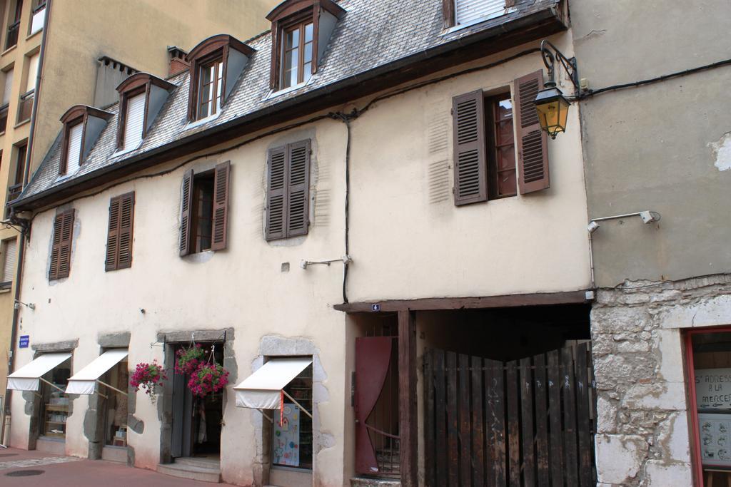 Au Calme En Vieille Ville - Proche Lac - Ambiance Esprit Brocante Annecy Habitación foto